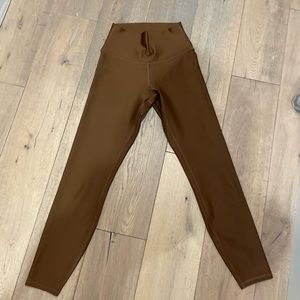 ALO YOGA 7/8 High Waist Airlift Legging (cinnamon brown)